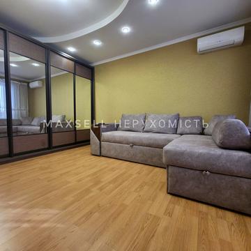 Воскресенська вул., 13-Б