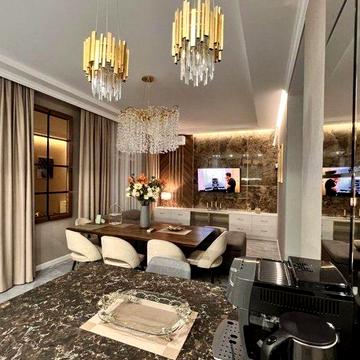 Продам новый дом с дорогим ремонтом и бассейном.