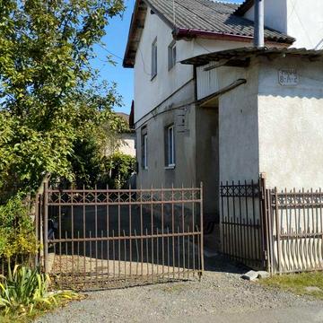 Продається напів особняк по вул. Рівна