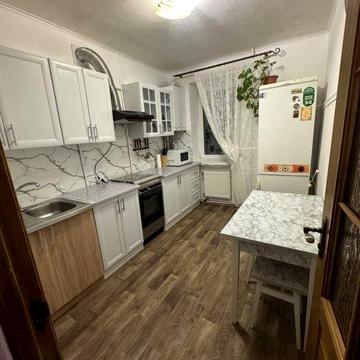 Оренда 2-к квартири з АО близько центру