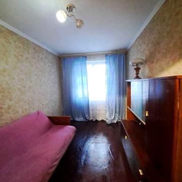 Продається квартира гостинного типу біля "Епіцентра"