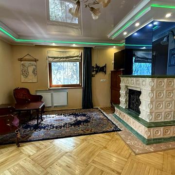 Героїв Трипілля вул., 4