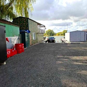 Продам курень в с Маяки на базе стоянке катеров.