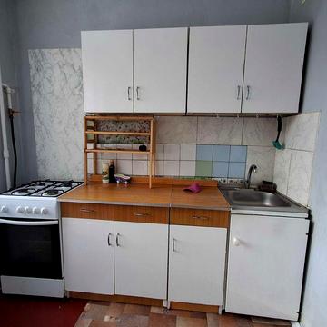 Вул.Гната Юри 6,2к квартира,є газ ,невисокий поверх,можно з тваринкою