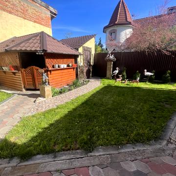 Космонавтів, 21