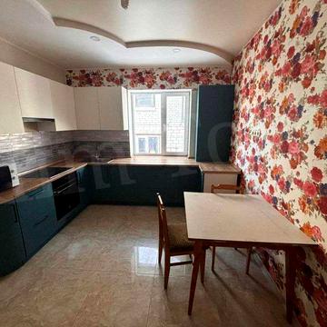 Здається в оренду будинок в р-ні університету