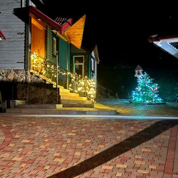 Житло Плай! Здається затишний будинок без господарів.