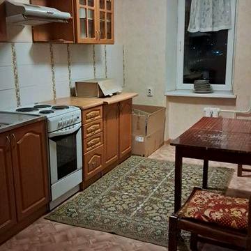 Продам велику чотирьохкімнатну квартиру в Теплодарі.