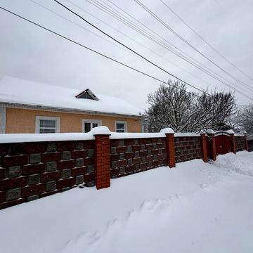 Цілий будинок в доброму місці з великою земельною ділянкою