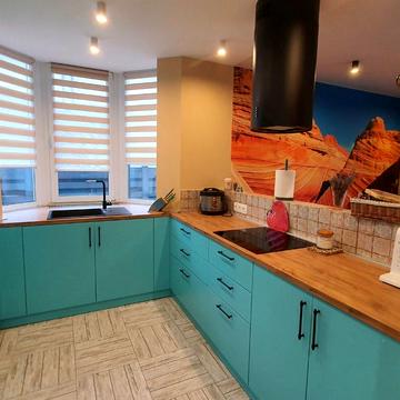 Юності вул., 18Б