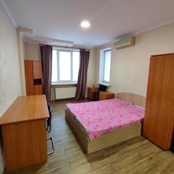 Борщагівська вул., 143