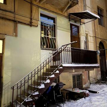 Центр Львова квартира під БІЗНЕС індивідуальний вхід з подвірʼя 34м2