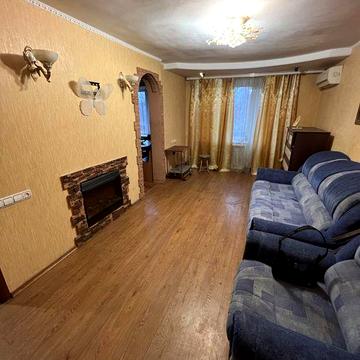 Продаж просторої 3-кімнатної квартири у зручному районі