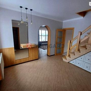 Продам будинок в гарному районі!