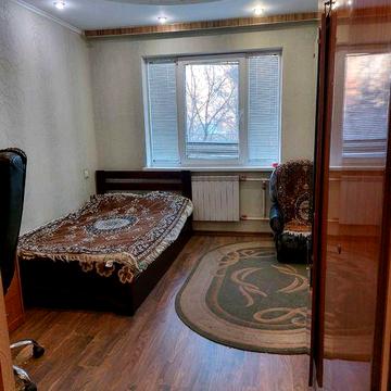 Київ. Глушкова. Трикімнатна на Теремках