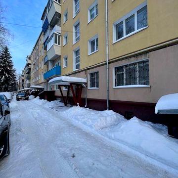 Продаж 2 кімнатної квартири у житловому стані в районі 12 школи