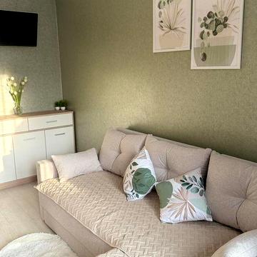 Продам квартиру- студію з окремим виходом.