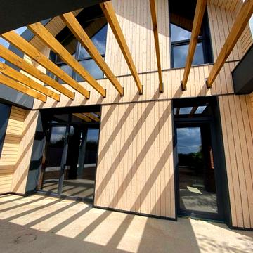 Будинок з супер вишуканою архітектурою.Камін в подарунок!