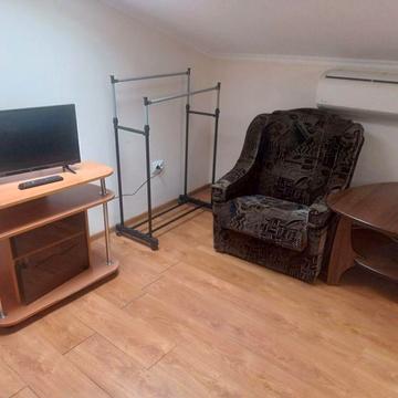 Центр - 1 кім, 4 місця.