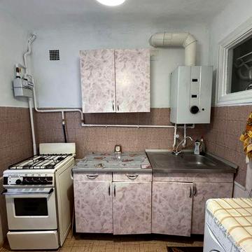 Центр міста, біля філармонії