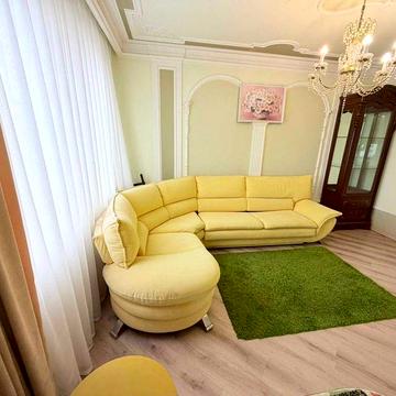 Продається сучасна трикімнатна квартира