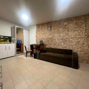 Продаж 1-кімнатної квартири в центрі Львова — вул. Карла Звіринського