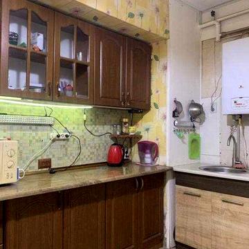 Продам 2-кімнатну квартиру з власним двором на Черемушках