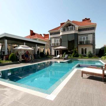 Продажа дома в Совиньоне + автомобиль zeekr в подарок