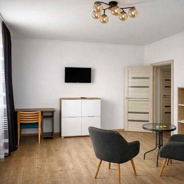 Оренда 2-х кім. кв. +кухнею-студією на пр.В.Чорновола