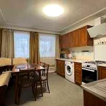 Оренда частини будинку в ближньому центрі