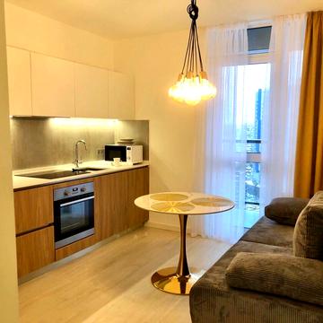 Джона Маккейна вул. (Івана Кудрі), 1-Б