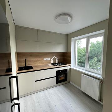 Отакара Яроша вул., 5