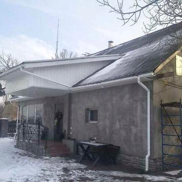 Домоволодіння в  центрі с.Мошни з басейном, 143кв.м, 27 соток