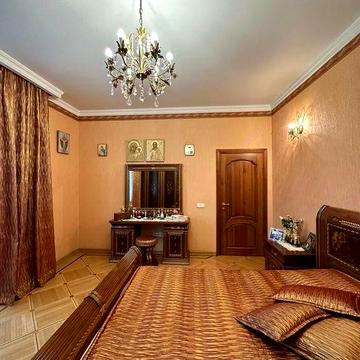 Дворівнева  простора квартира в центрі Луцька