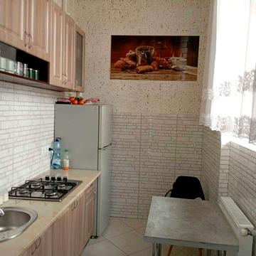 Продам 2-кімнатну квартиру 46 м.кв. з ремонтом на Українській