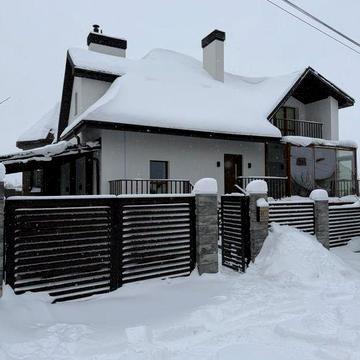 Власний будинок . 2 поверхи . 320 квадратів