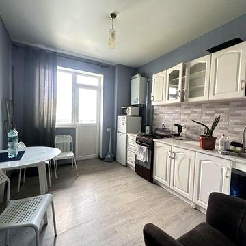 Р-н Боженко новобудова парковка у дворі