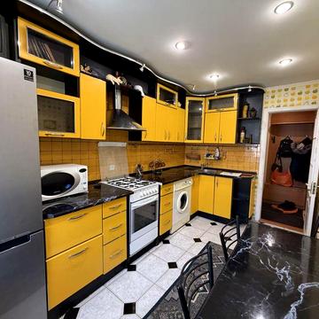 Сдается 3 кк Космонавтов!