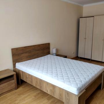 Оболонська вул., 12