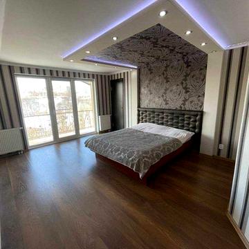 Будинок з ремонтом у місті!