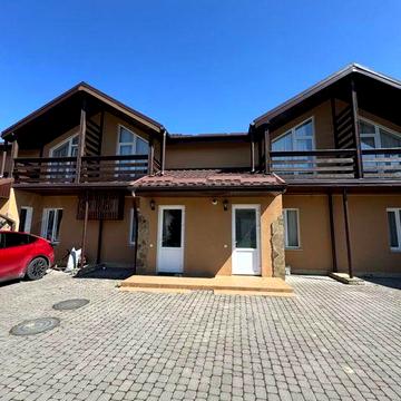 Оренда тауну на Озерній