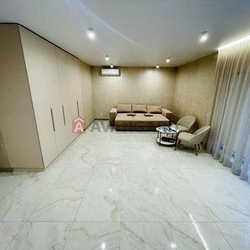 Преміум житло 75 м2 + теплий гараж | Тихий Центр | VIP оренда