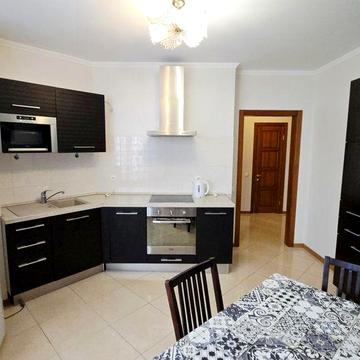 Продаж просторої двокімнатної квартири по вулиці Дашавска 25.