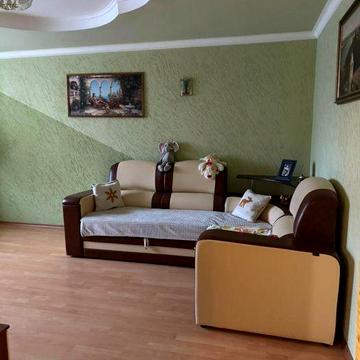 Продається трьох кімнатна квартира перший поверх