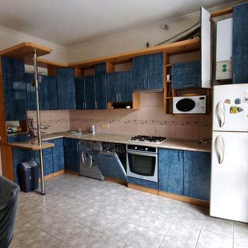 Простора квартира в новобудові з сауною вул Сахарова