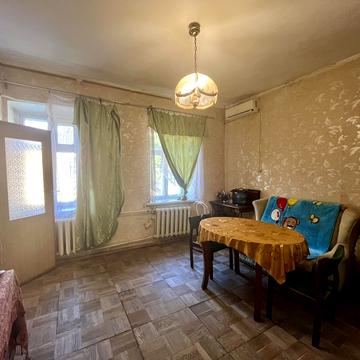 Богдана Хмельницького вул., 74