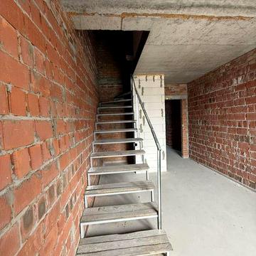 Дворівнева квартира з газом! Два балкони! Закритий новий жк!