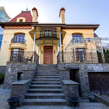 Продаж будинку в центрі міста, 750 м2 на Печерську – вул Буслівська