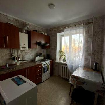 Київська 1 кімнатна біля кінотеатру Україна