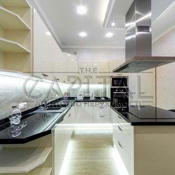 Унікальна 2К сталінка | Центр | Лютеранська | 3,5 м стелі | Паркінг